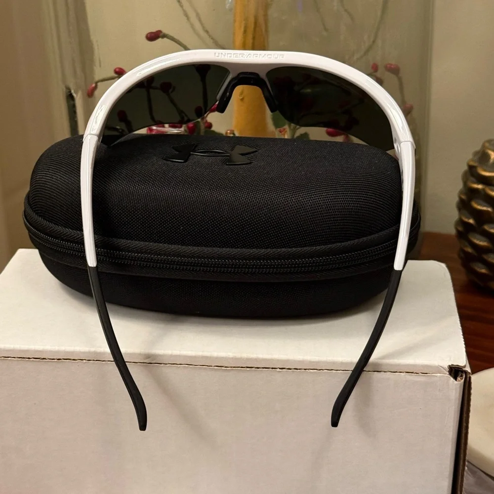 UNDER ARMOUR PLAYMAKER Sunglasses With Case